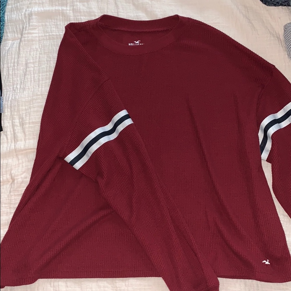 maroon hollister oversized crop shirt